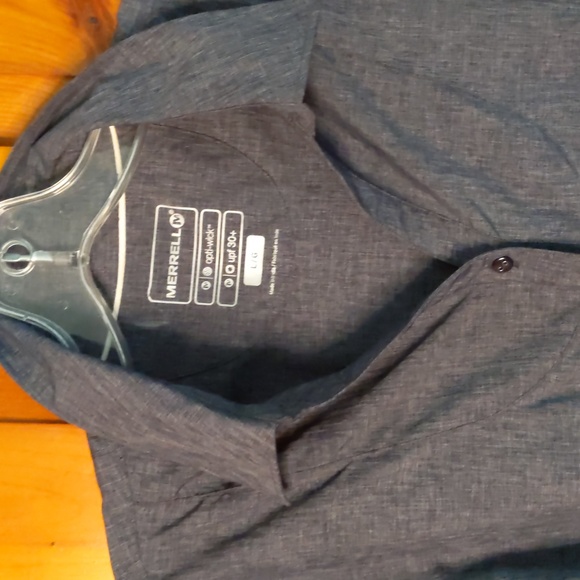 Merrell* ladies hiking shirt upf 30+, button front, cap sleeve button detailing - Picture 8 of 9